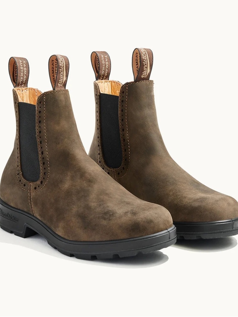 Blundstone Rustic Brown Chelsea Boots, like new! In box Size 6.5 women